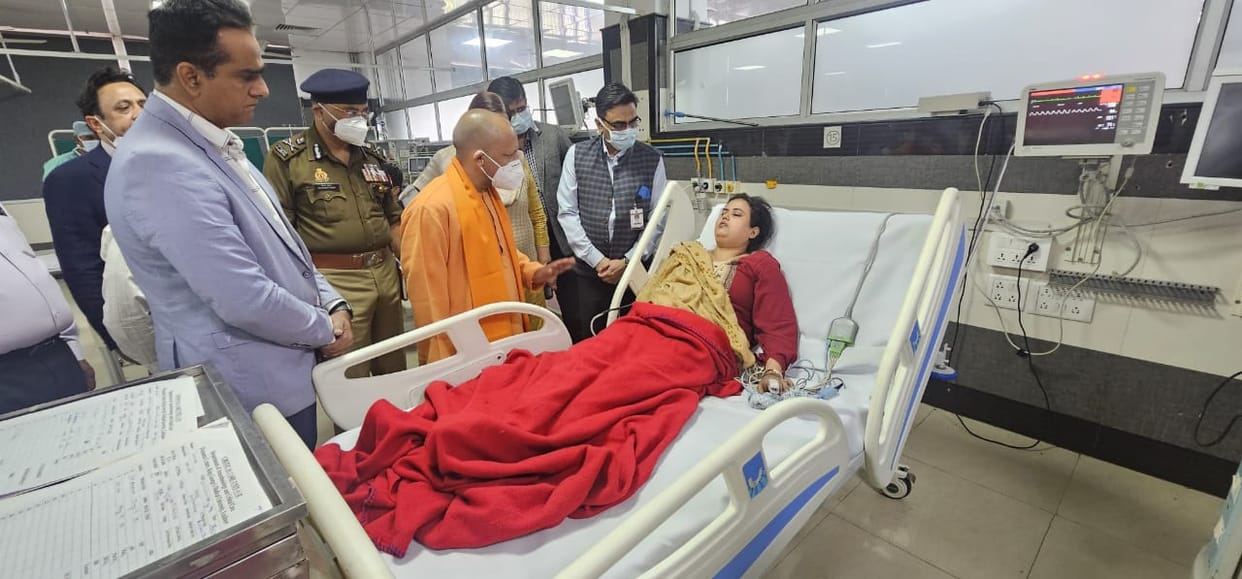 Lucknow: Dog came in front of CM's fleet, uncontrolled Bolero collided with several vehicles, dozens injured