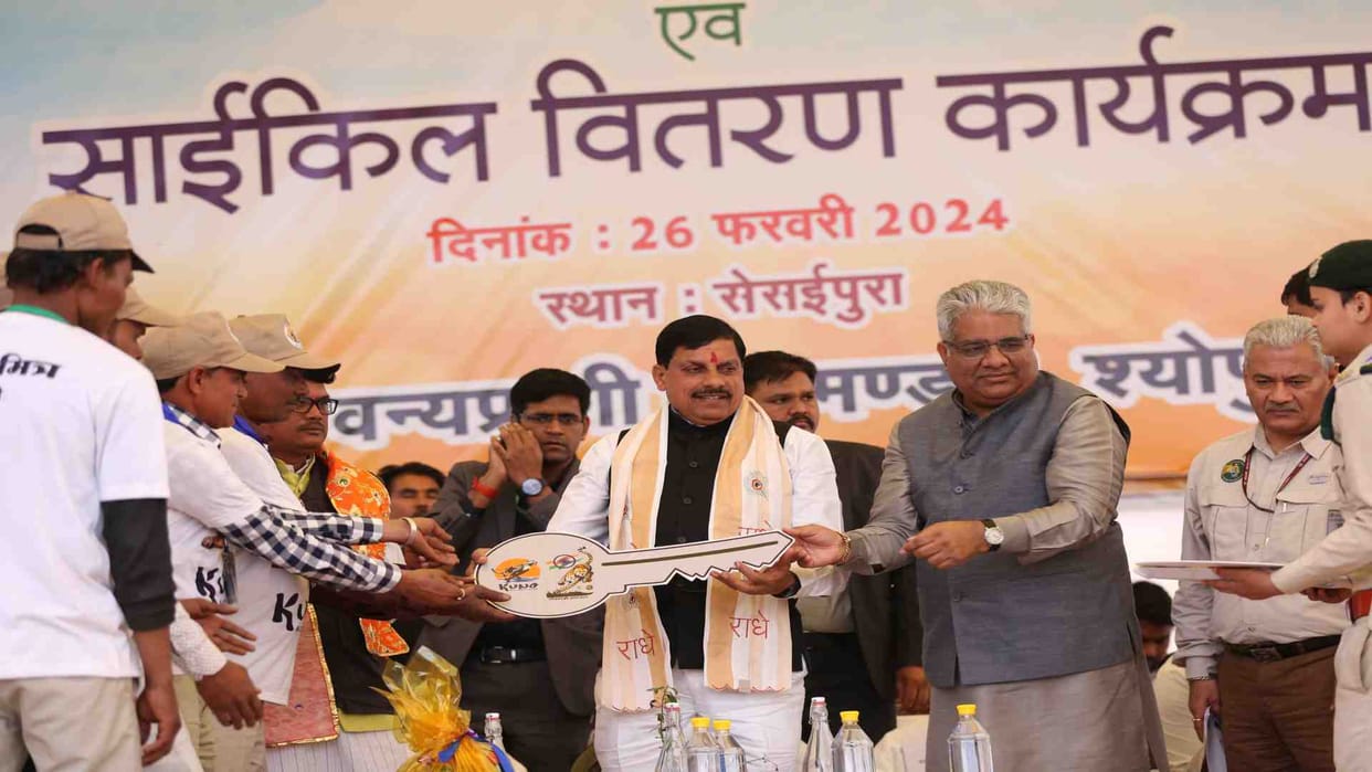 Kuno National Park: Minister Bhupendra Yadav reviewed the restoration of leopards.