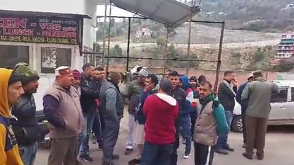 उधमपुर: चिनैनी में संदिग्ध परिस्थितियों में कार्यस्थल पर तीन लोगों की मौत, रात को टेंट सोए हुए थे तीनों Udhampur: Three people died at workplace under suspicious circumstances in Chenani