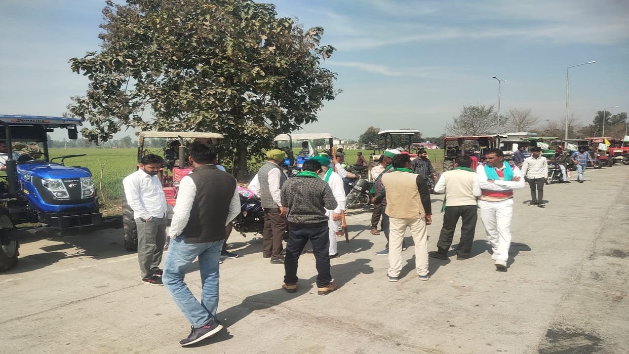 BKU workers parked tractors at toll plaza on highway in Shahjahanpur
