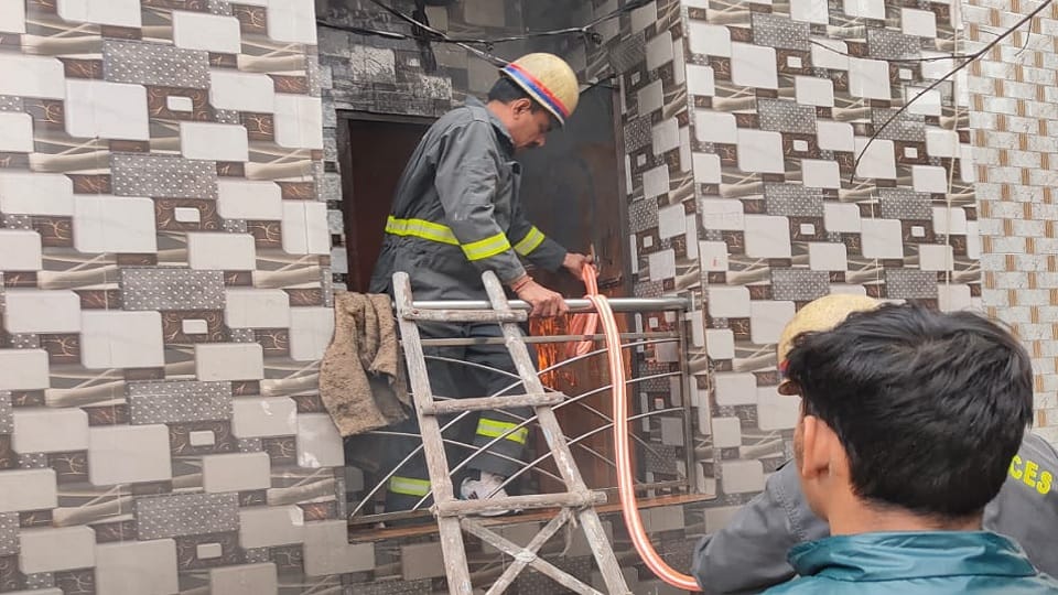 Fire broke out in a four-storey house due to gas leakage in the cylinder