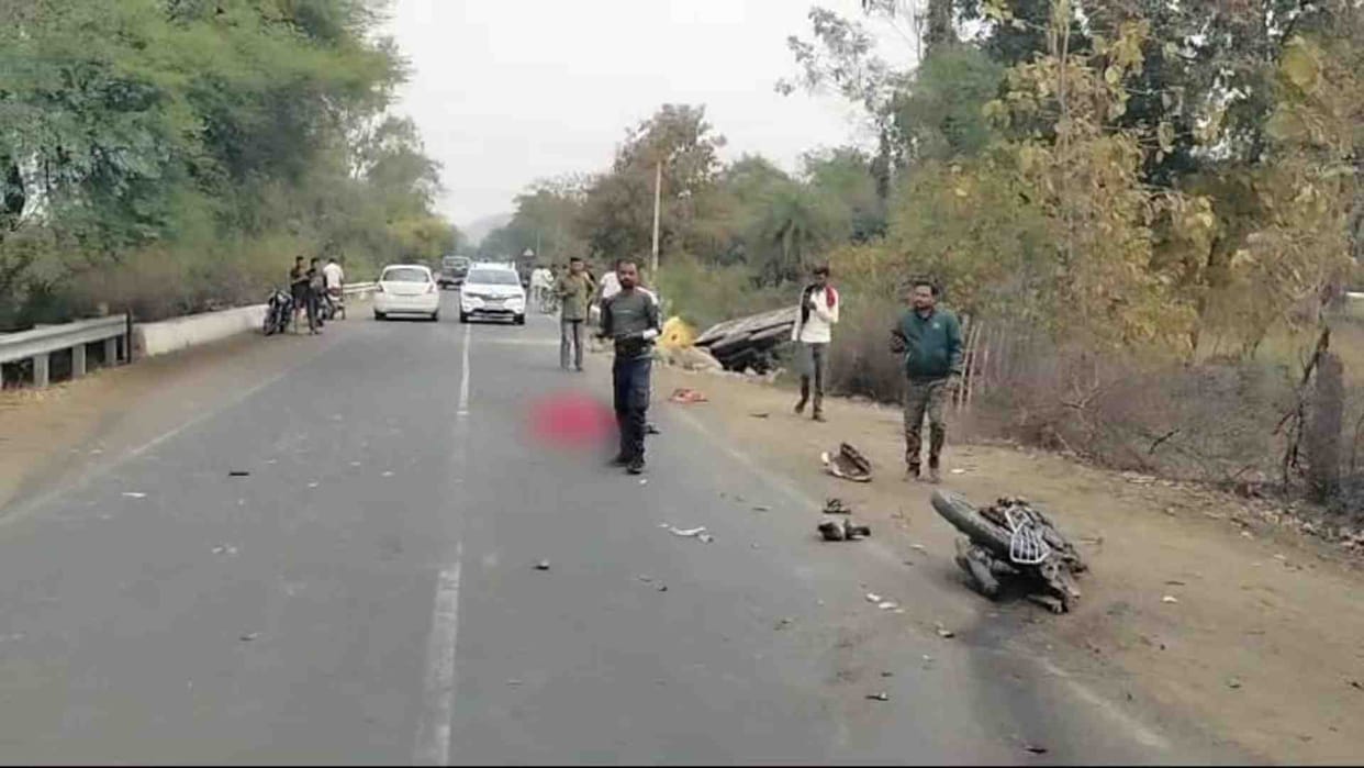 Damoh Accident: Three youth riding a bike died in collision with a dumper in Damoh.