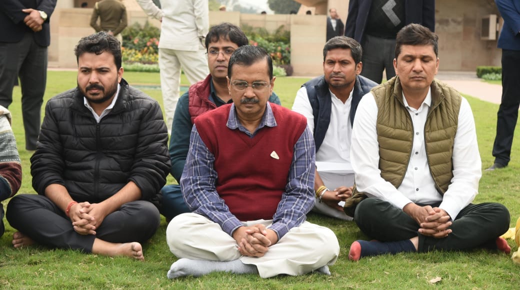 CM Kejriwal reached Rajghat with cabinet On completion of one year of Manish Sisodia arrest  see photos