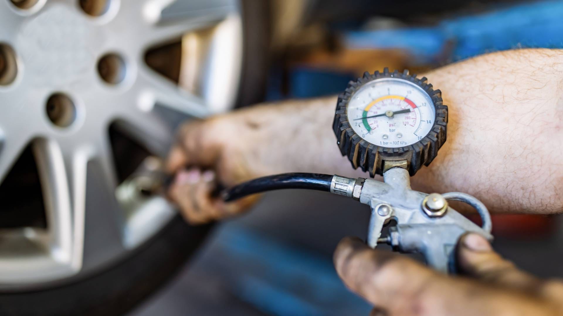 Nitrogen gas benefits and uses in car tyre