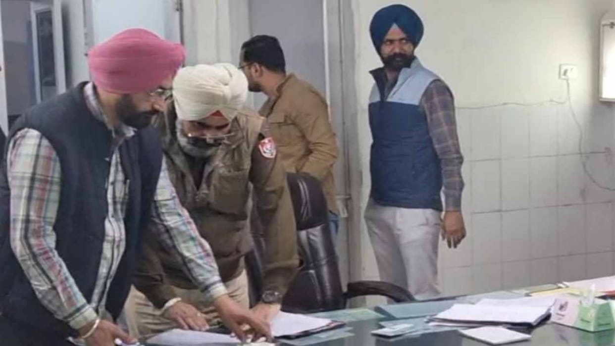 Vigilance arrested doctor taking bribe of Rs 5000 in Bathinda