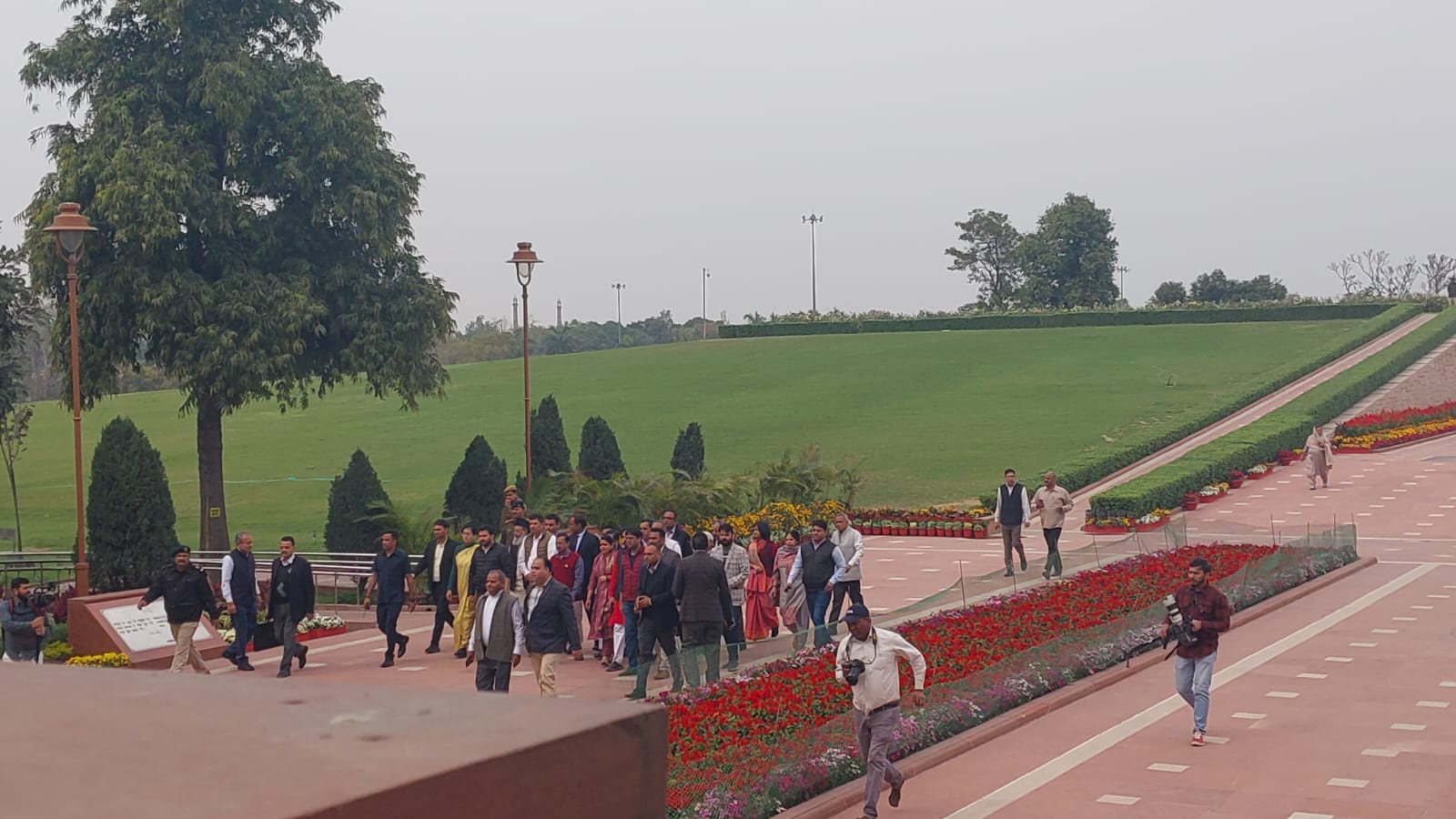 CM Kejriwal reached Rajghat with cabinet On completion of one year of Manish Sisodia arrest  see photos