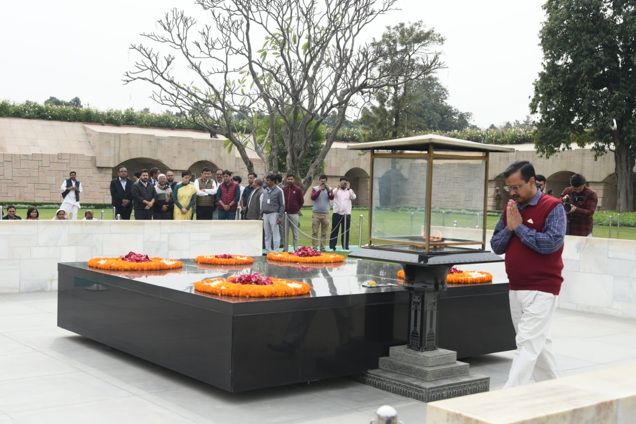 CM Kejriwal reached Rajghat with cabinet On completion of one year of Manish Sisodia arrest  see photos