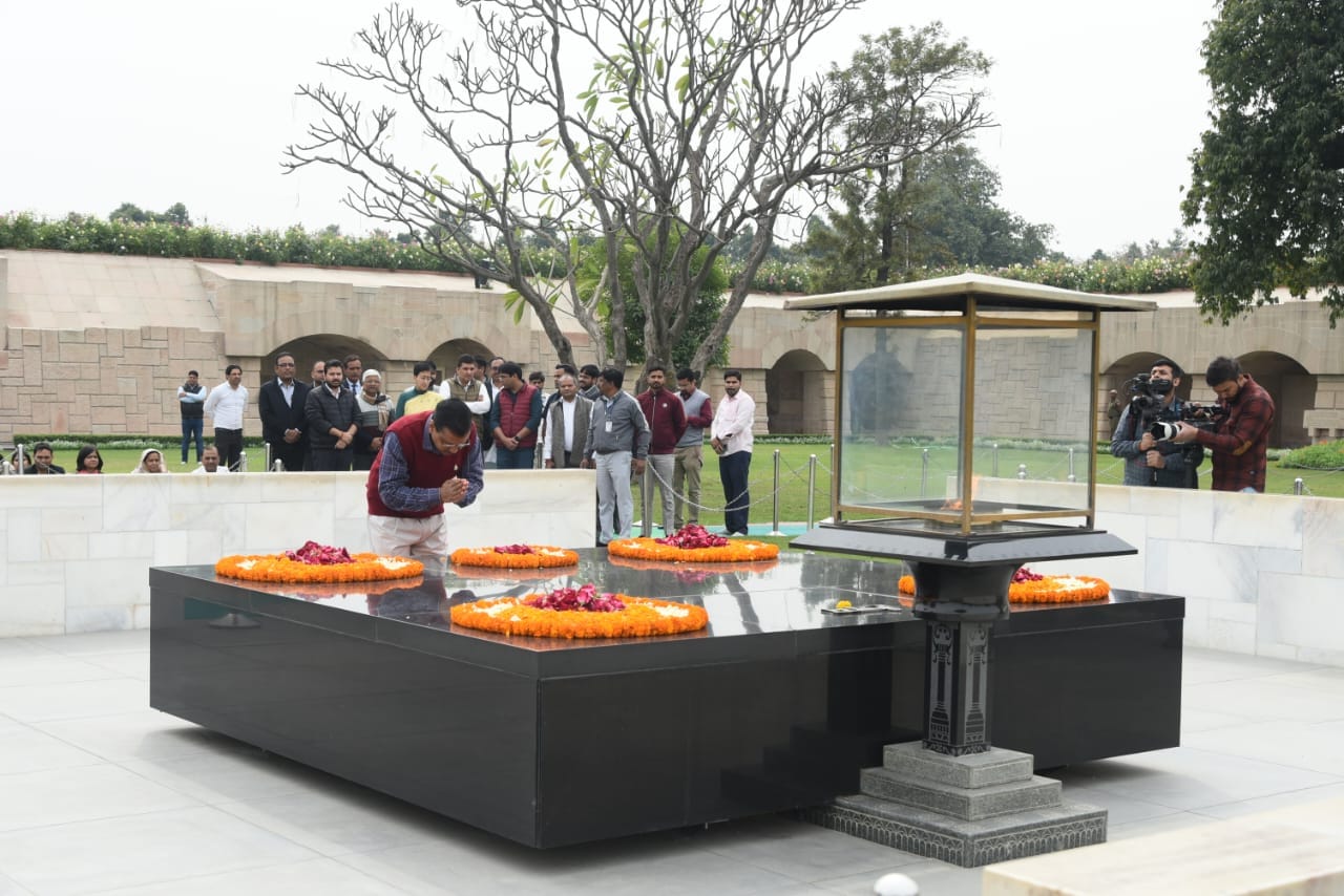 CM Kejriwal reached Rajghat with cabinet On completion of one year of Manish Sisodia arrest  see photos