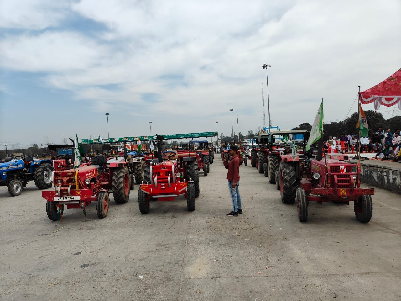 BKU Tractor Parade:Chakka jam in pictures, farmers occupy the highway in West UP