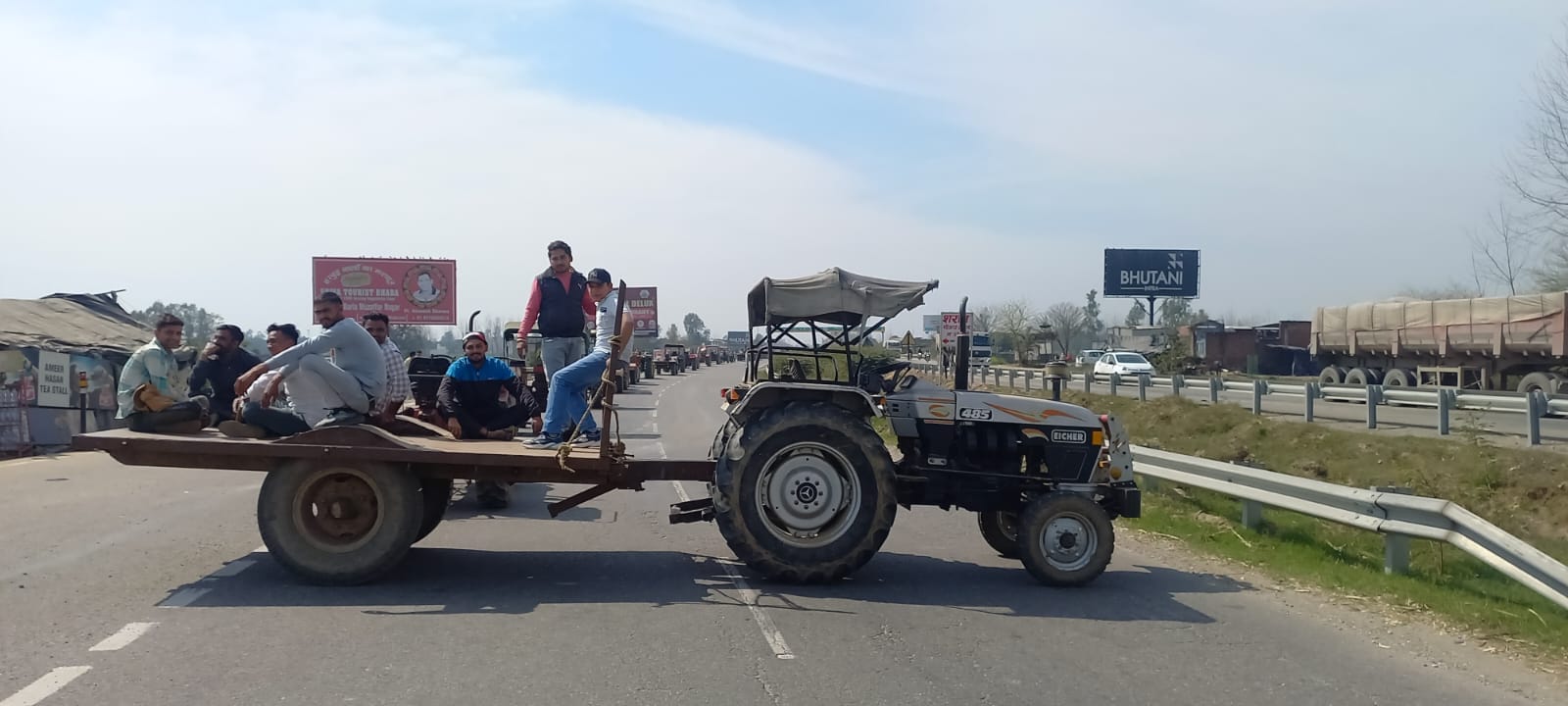 BKU Tractor Parade:Chakka jam in pictures, farmers occupy the highway in West UP