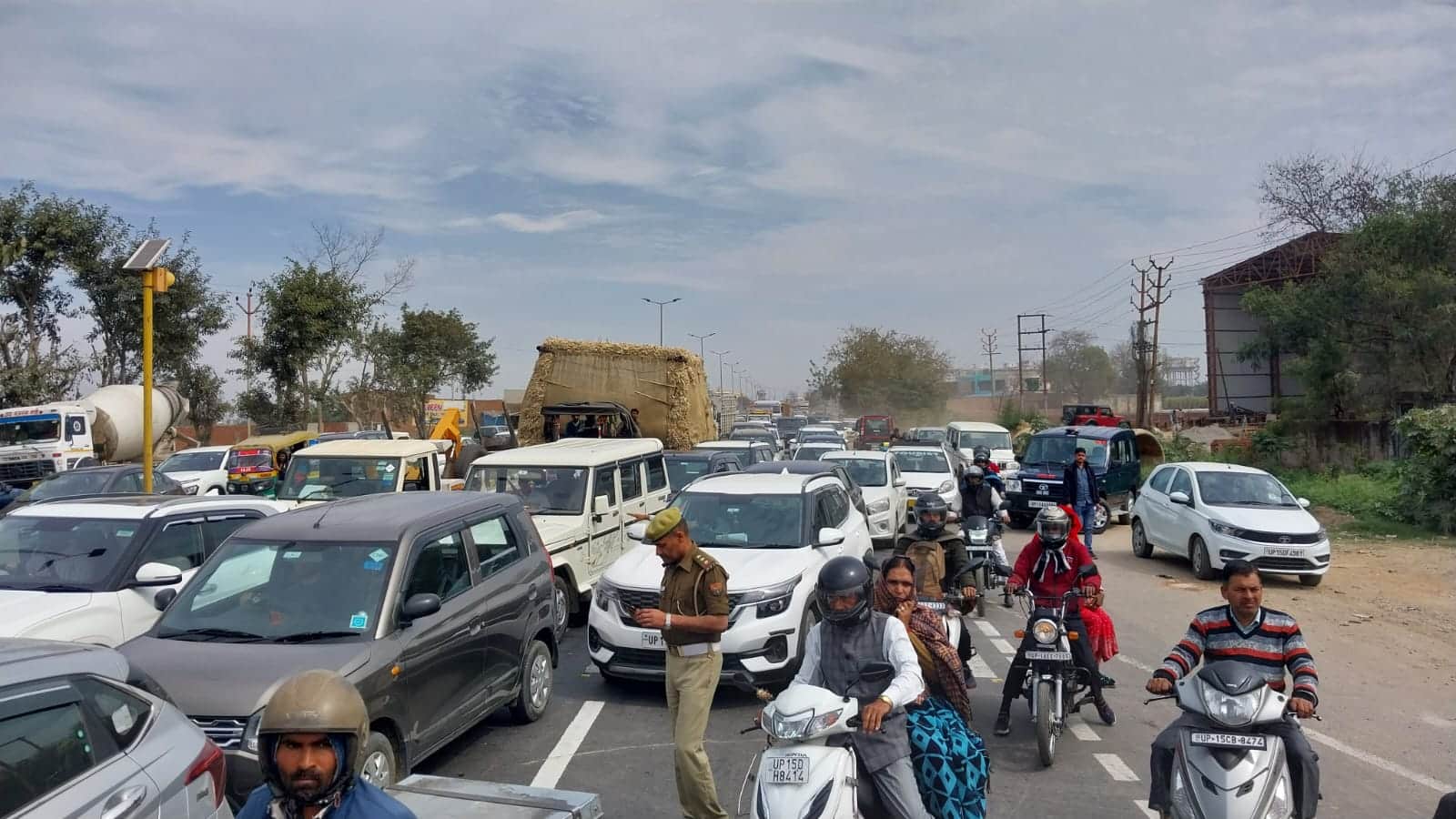 Farmers parked tractors on highway, Rakesh Tikait said BKU ready for agitation if they do not get their rights