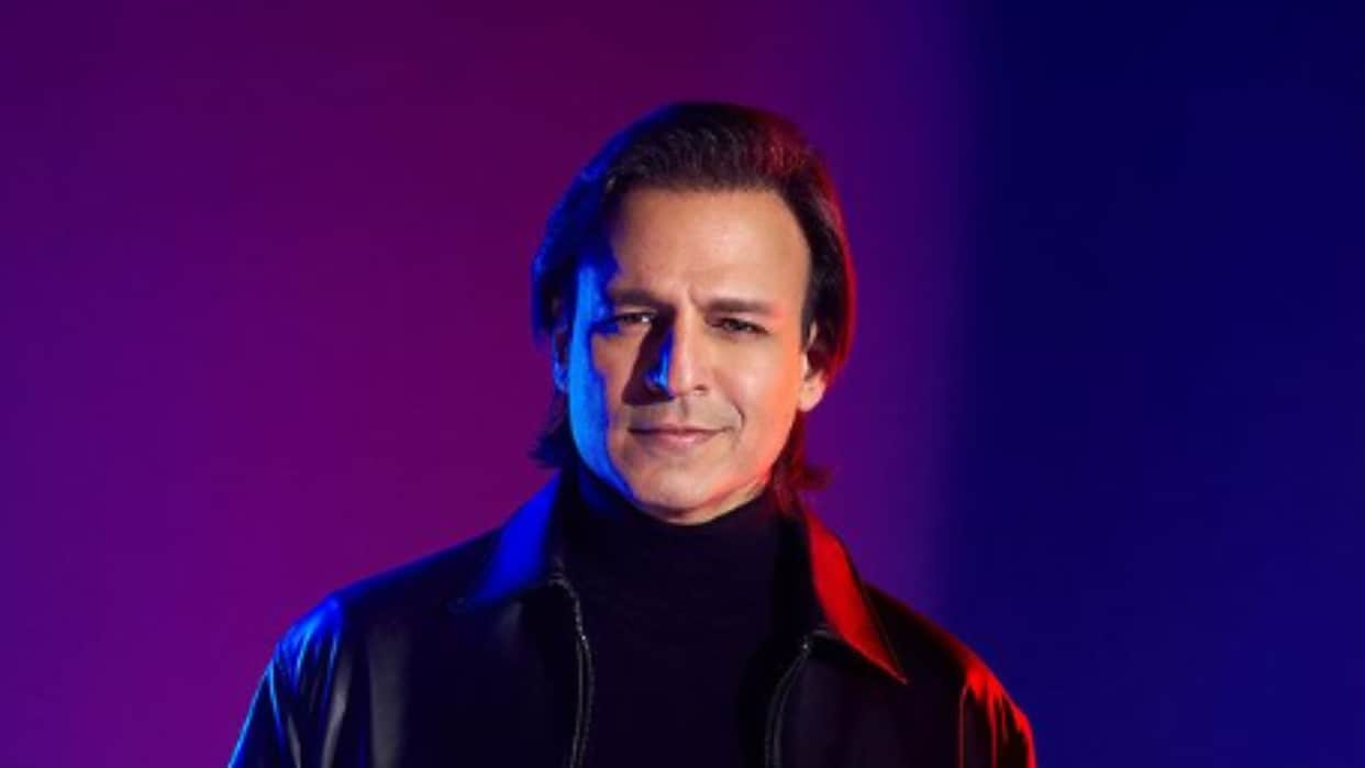 Indian police force actor vivek oberoi reveals he Changed clothes In Restaurant Toilets During Saathiya Shoot