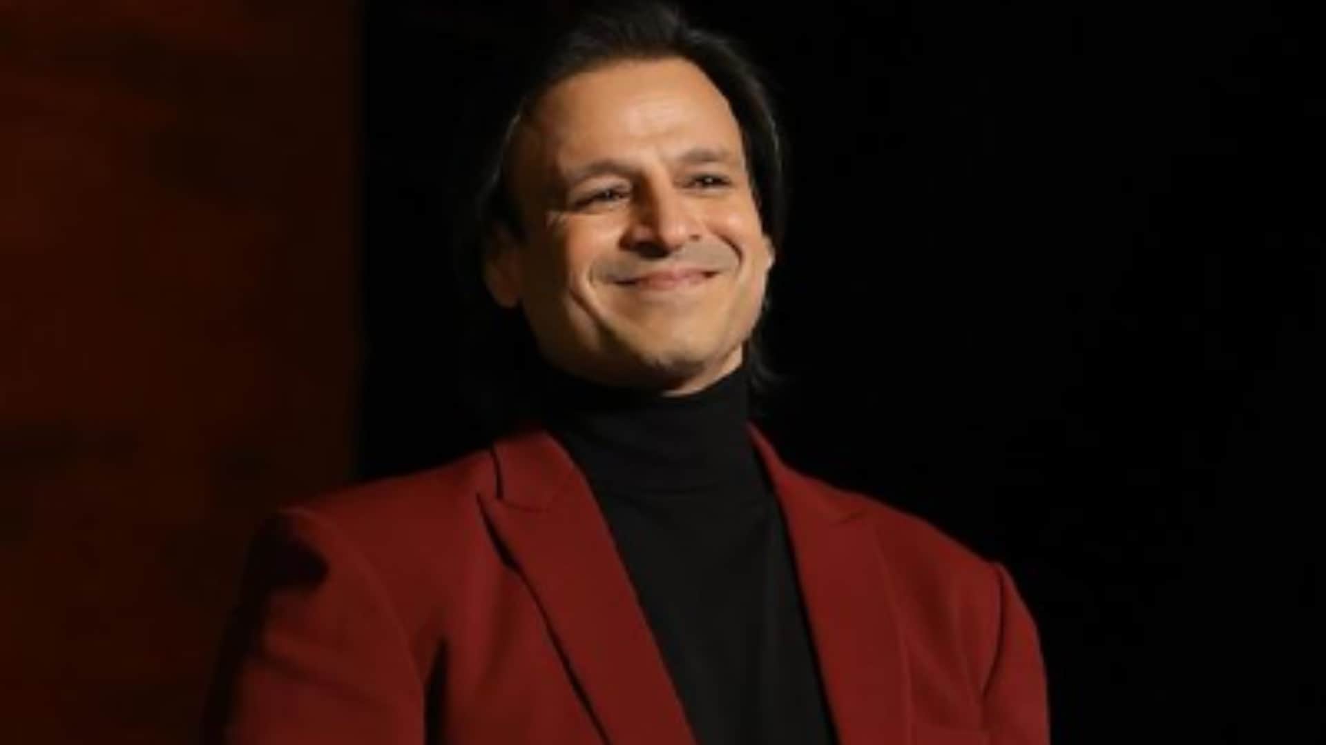 Indian police force actor vivek oberoi reveals he Changed clothes In Restaurant Toilets During Saathiya Shoot