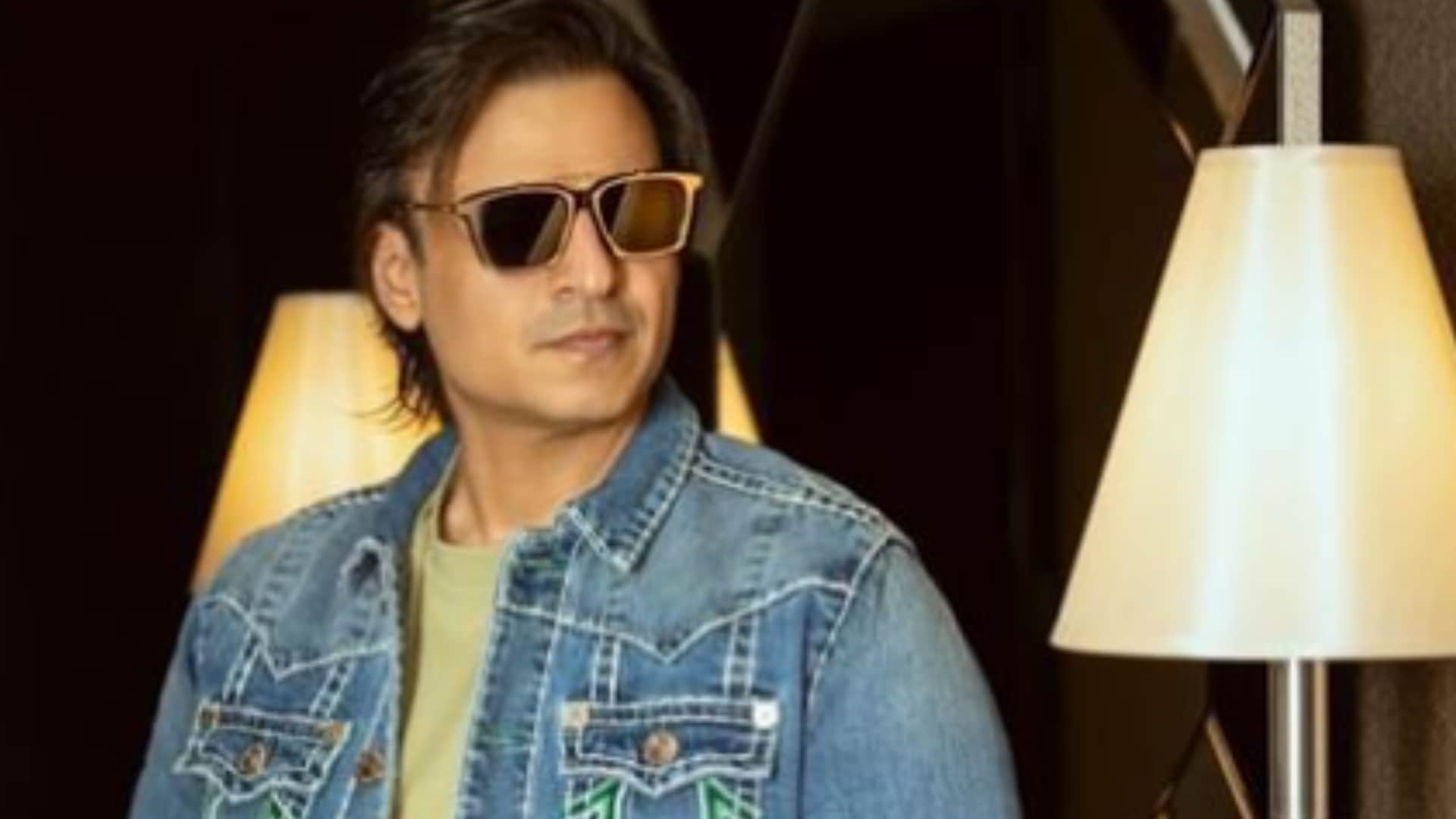 Indian police force actor vivek oberoi reveals he Changed clothes In Restaurant Toilets During Saathiya Shoot