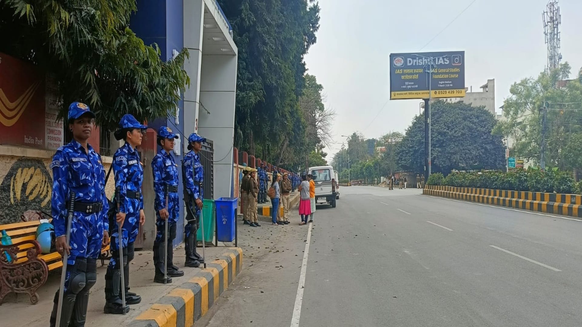 Ro-Aro Paper Leak: Large number forces deployed in front of UPPSC gate, prevented from sitting ahapanchayat