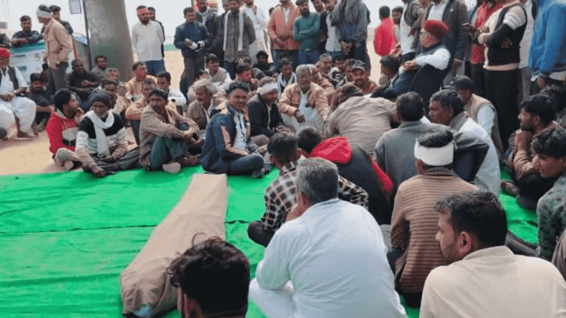 युवक की मौत के बाद सोलर प्लांट के आगे हंगामा
