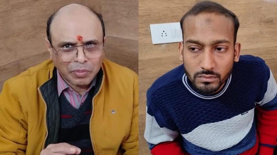 Amroha: Were taking bribe in ARTO office, two including Babu arrested, anti corruption team dragged him away