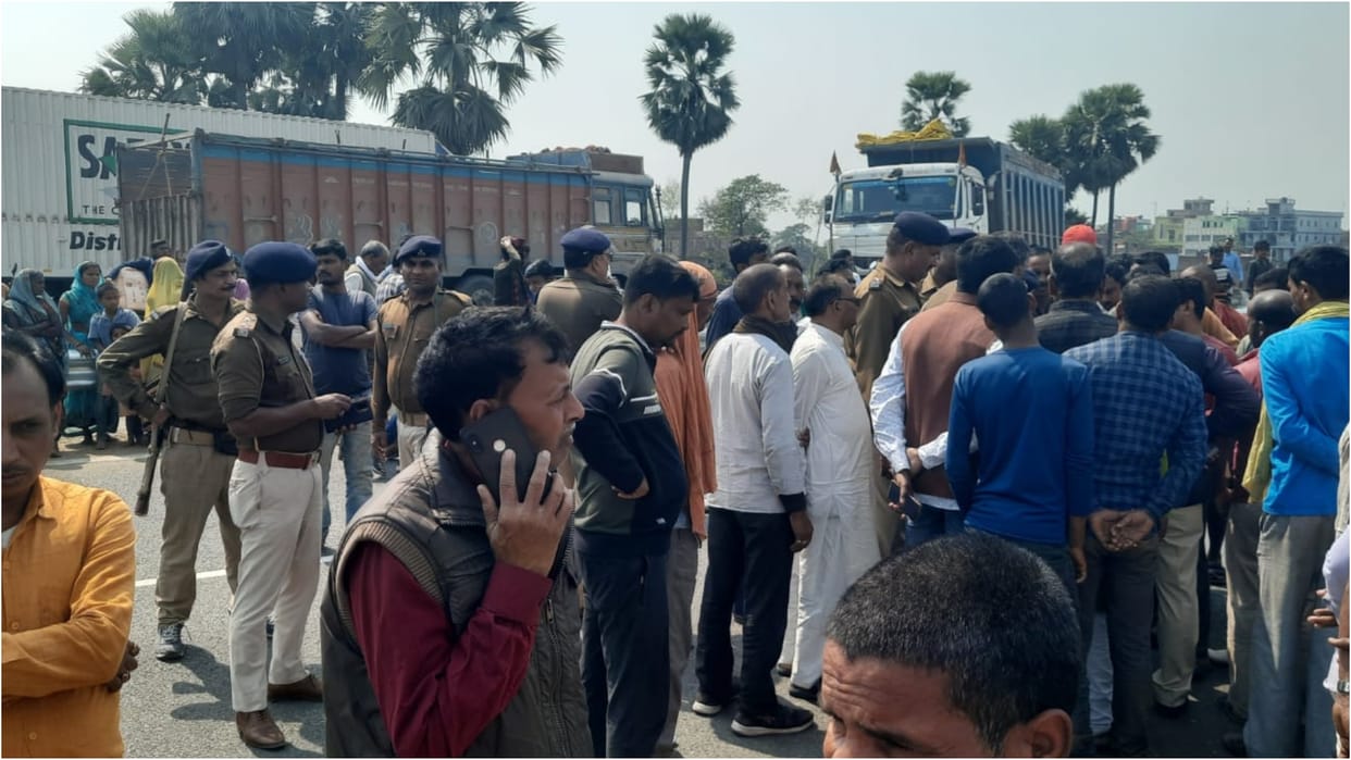 Bihar News : Businessman crushed by truck in Patna, road blocked to demand compensation.