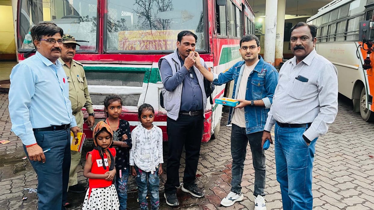woman gave birth to a baby girl in roadways bus