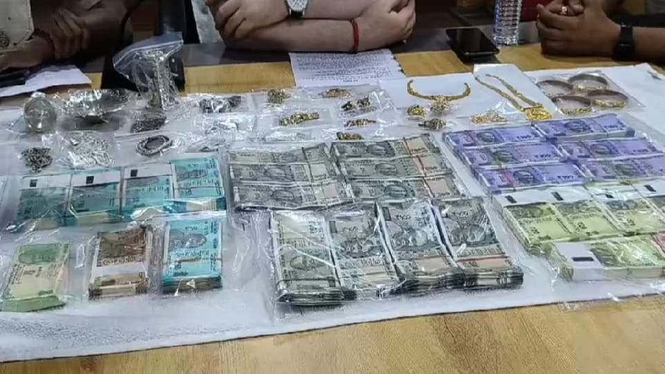 Three accused of theft of Rs 10 lakh arrested in Rajnandgaon