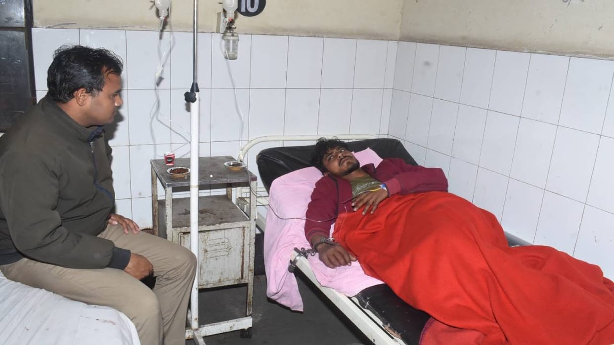 Two miscreants were injured by bullets in an encounter with police in Firozabad