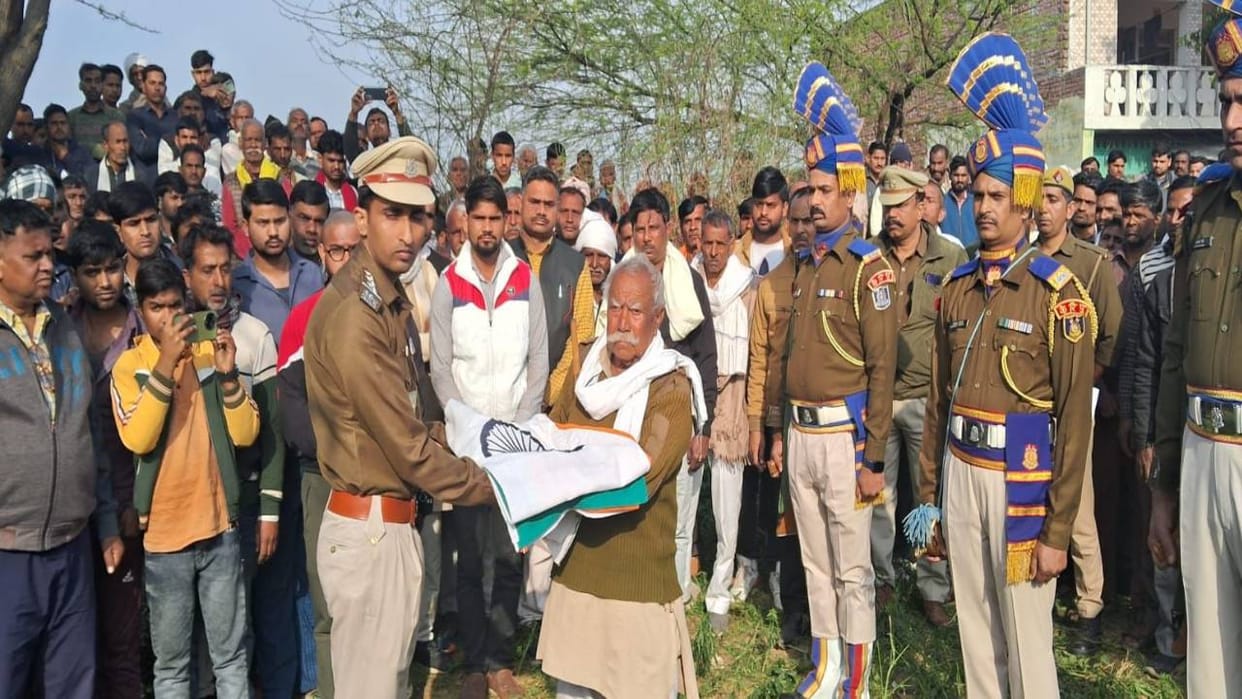 CRPF jawan given last farewell with guard of honor in Etah