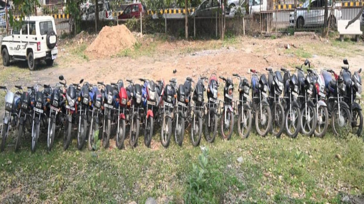 Jabalpur News: Police seized 25 vehicles and arrested accused who used to steal two-wheelers by train