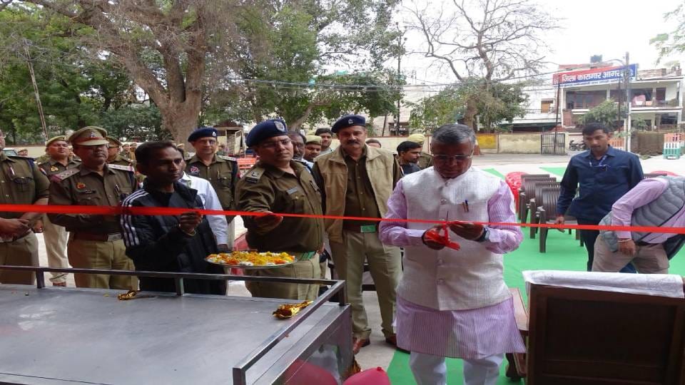 Jail Chowpatty has been started at gate of District Jail in Agra