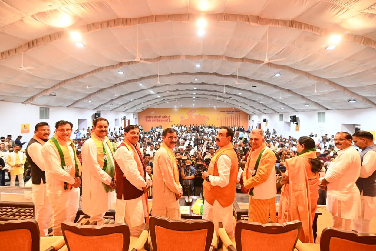 MP News: Big blow to Congress before Lok Sabha elections, many leaders took membership of BJP.