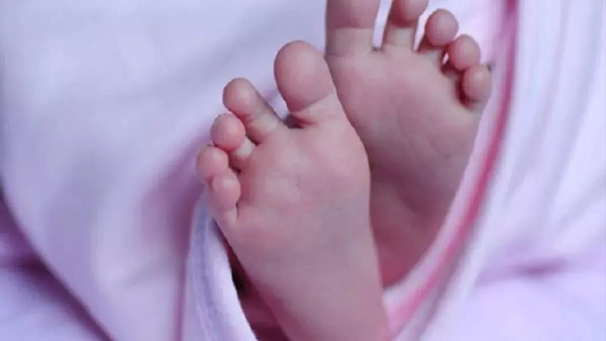 Child chased away for not depositing money, died before reaching another hospital, CMO said will get investi