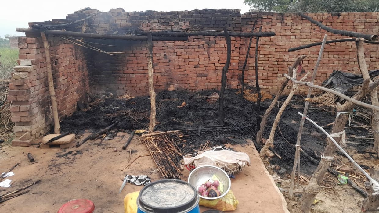 Auraiya Fire, A sudden fire broke out in two huts, the villagers brought it under control in one and a half ho
