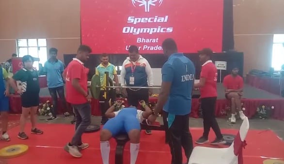 National Powerlifting Championship started, mentally handicapped players showed their strength