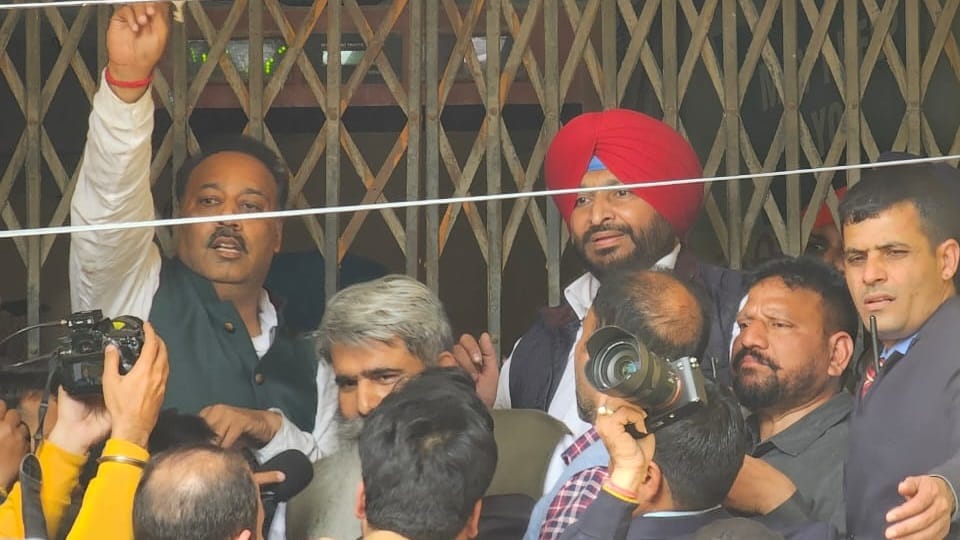 Congress Protest outside Ludhiana Nagar Nigam Office