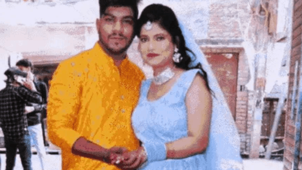 woman jumped from balcony Seeing her husband dead body