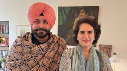 नवजोत सिंह सिद्धू और प्रियंका गांधी।