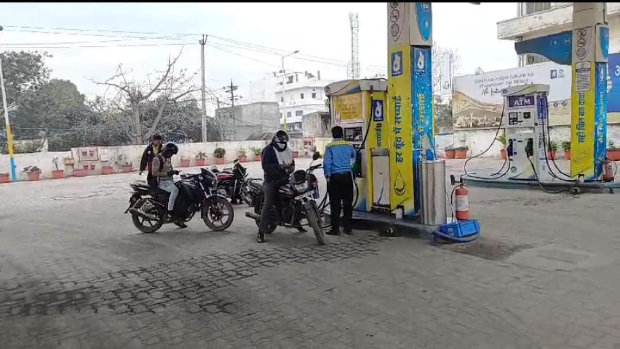 Fearless miscreants in Sonipat, Looted thousands at petrol pump in Bahalgarh at gunpoint
