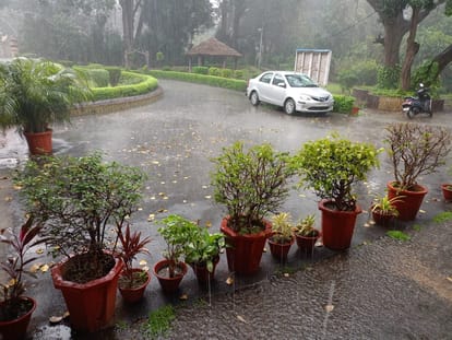 Varanasi Weather update today rain with thunder and lightning