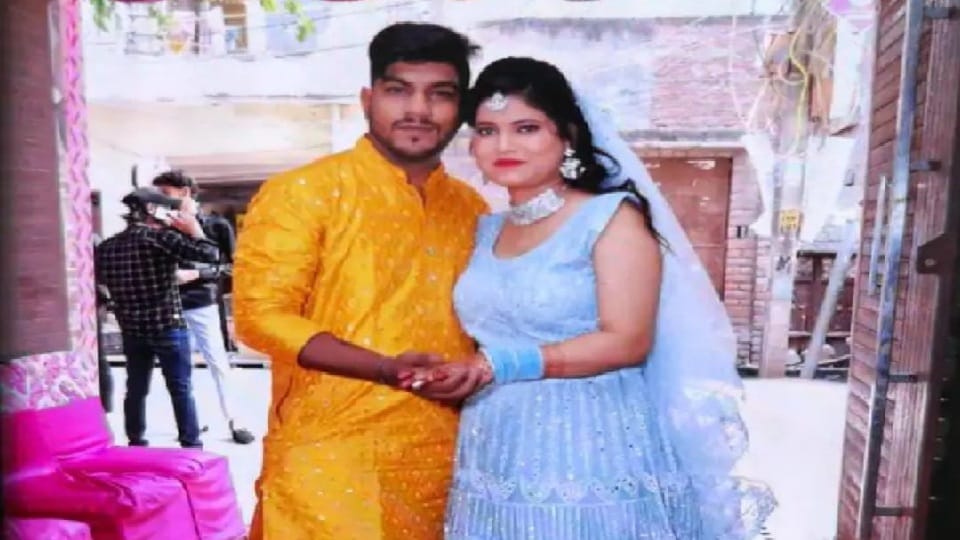Sahibabad: Shocked after seeing her husband's dead body, a woman jumped from the seventh floor