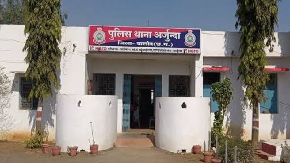 Case registered against former chairman and others in this police station of Balod
