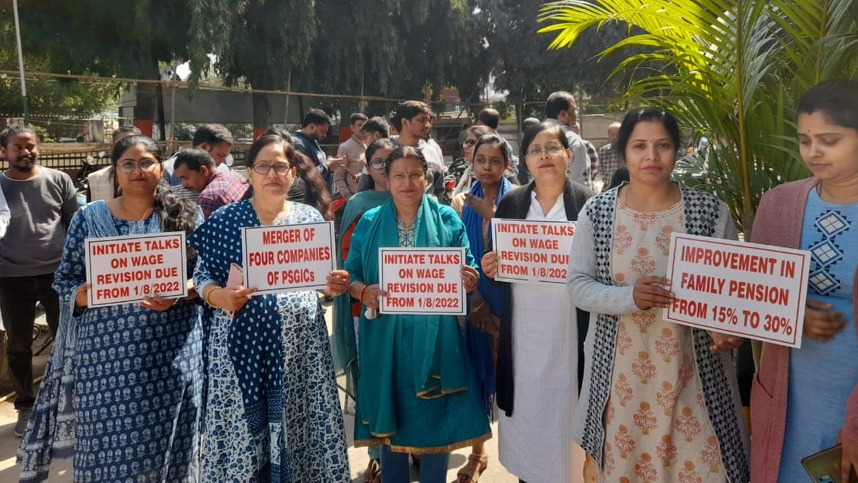 Bihar News: Insurance companies did symbolic strike, placed demands before the government