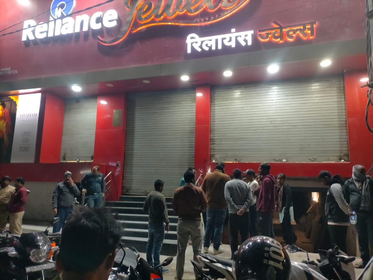 Bihar News : Bihar Police investigation after samastipur reliance jewels robbery news in hindi