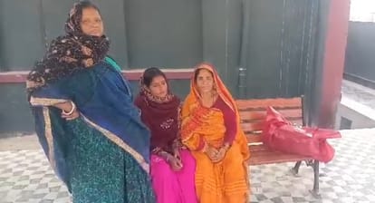 Bihar News: A speeding car crushed a family of three in Darbhanga, two died; road accident news