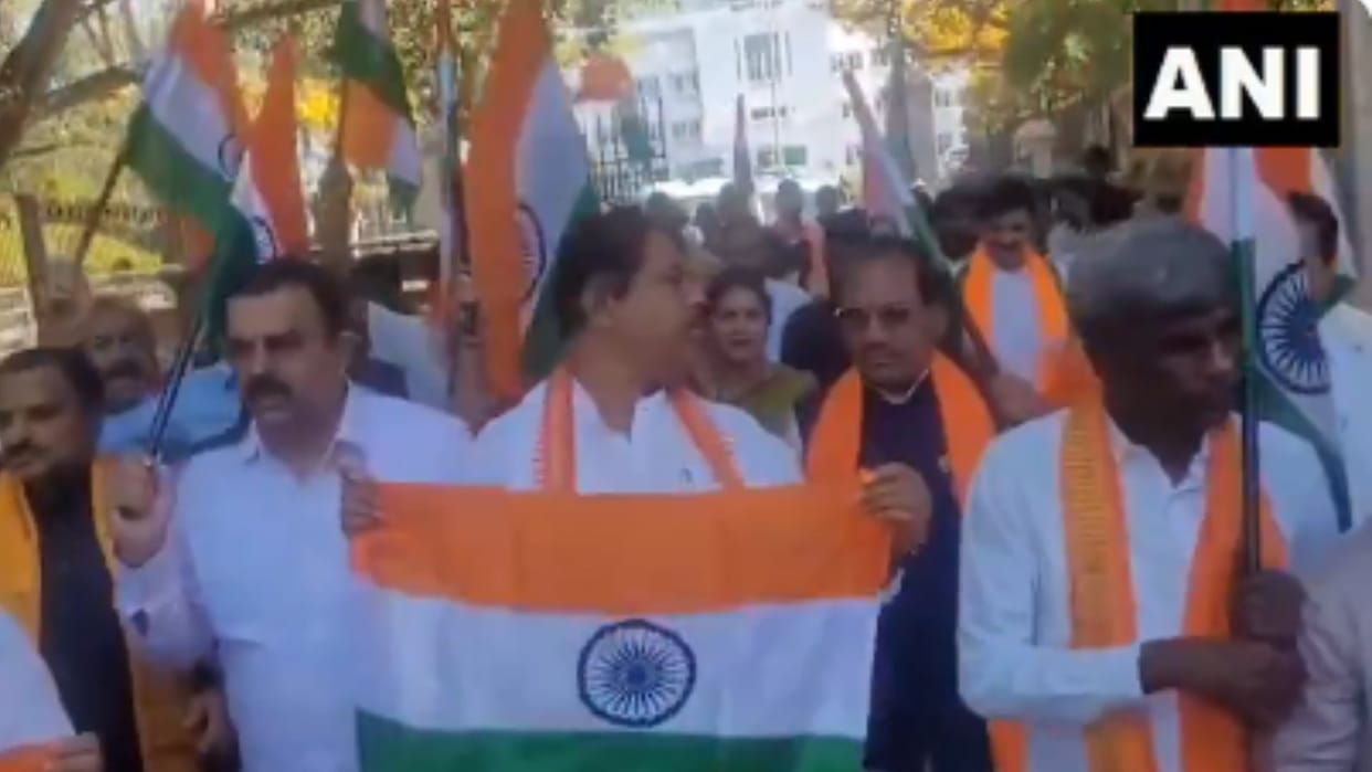BJP workers hold protest outside Vidhana Soudha in Bengaluru karnataka