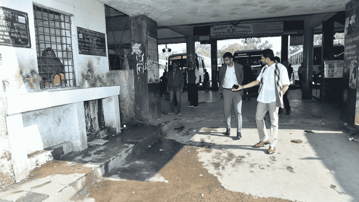 Collectors got angry after seeing the defects found in the bus stand.