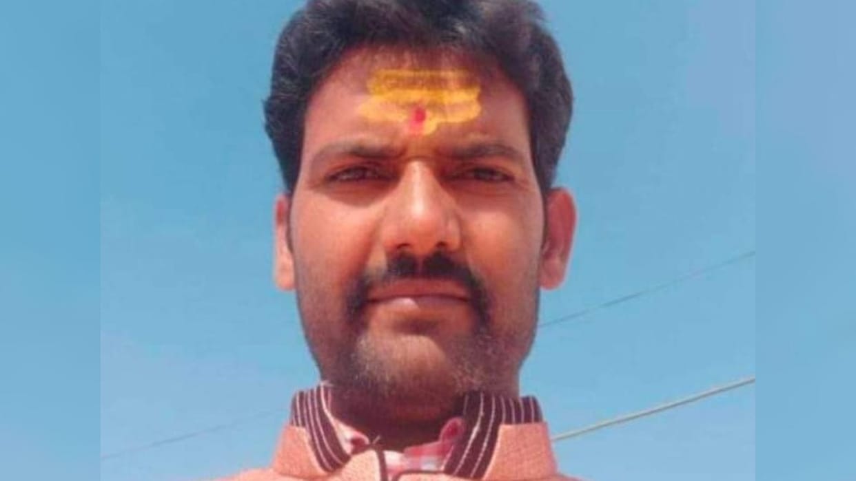 truck hit two young man one died other seriously in chandauli