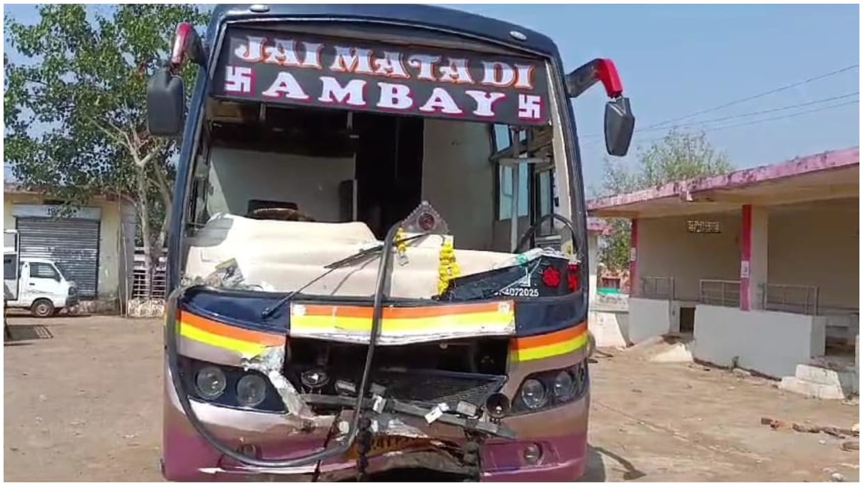 Damoh News: Bus hits bike on Jabalpur highway one dead and two injured
