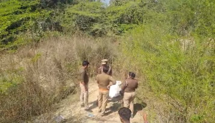 Honor killing in Hardoi, Brother brutally murdered his sister, was angry over her love affair with a fellow la