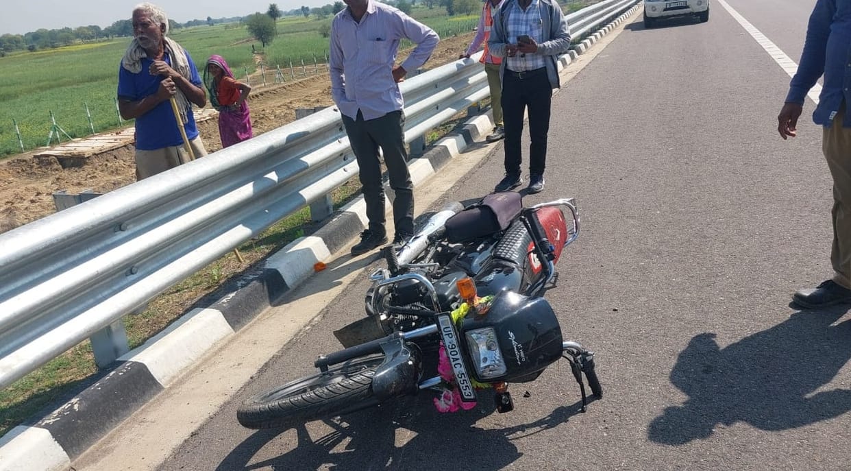 Banda road accident, speeding bike collides with divider, three including innocent dead, woman critical