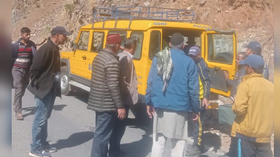 Uttarakhand News Alto Car Accident Himachal Pradesh Six People Died during going to Mahasu Temple Photos