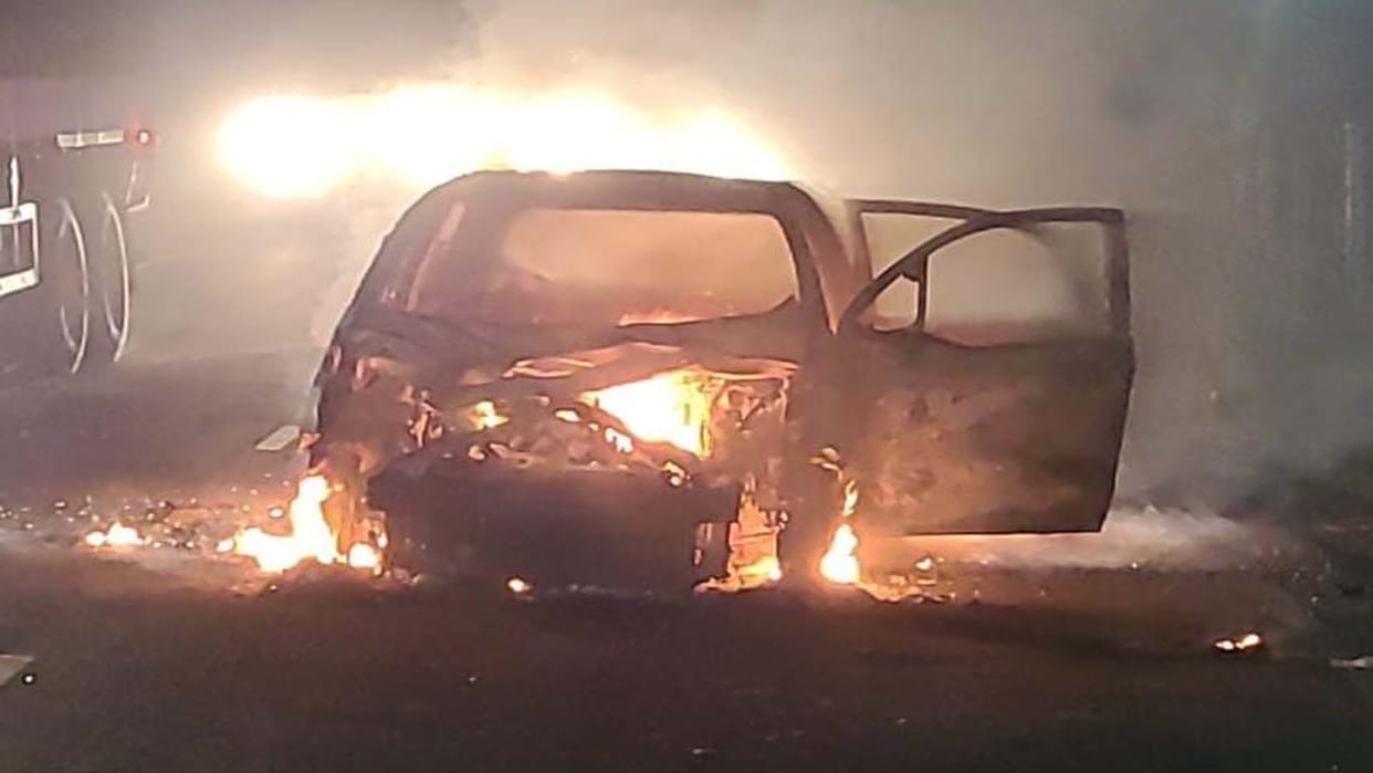 Farrukhabad: Fire broke out in a moving car